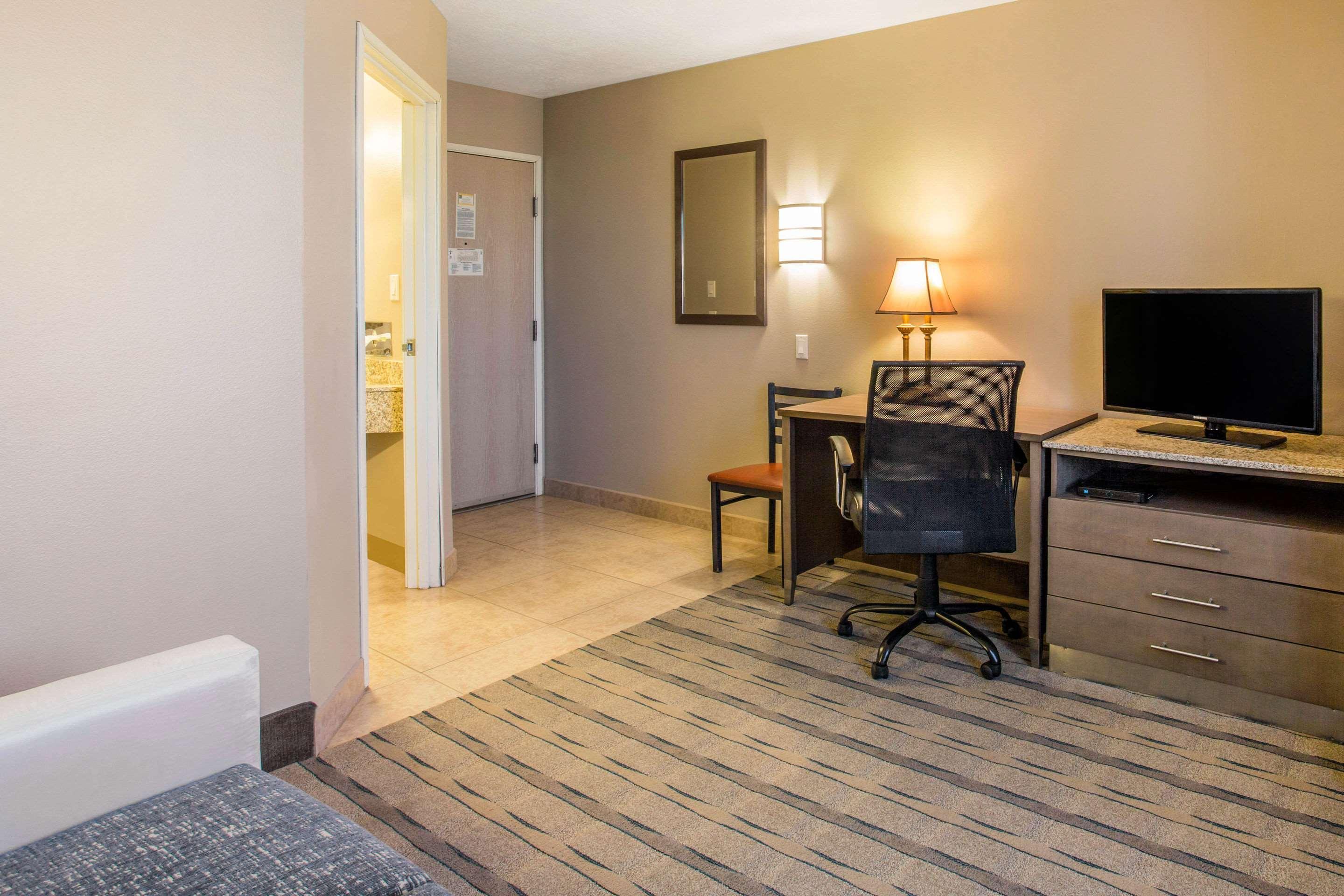 Quality Inn Moriarty Экстерьер фото