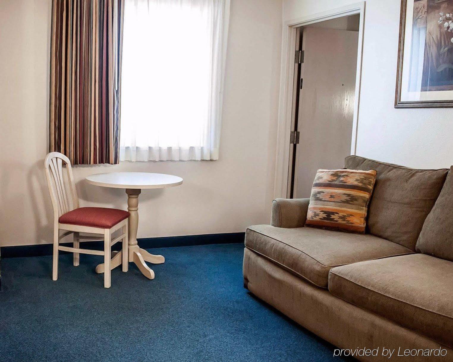 Quality Inn Moriarty Экстерьер фото